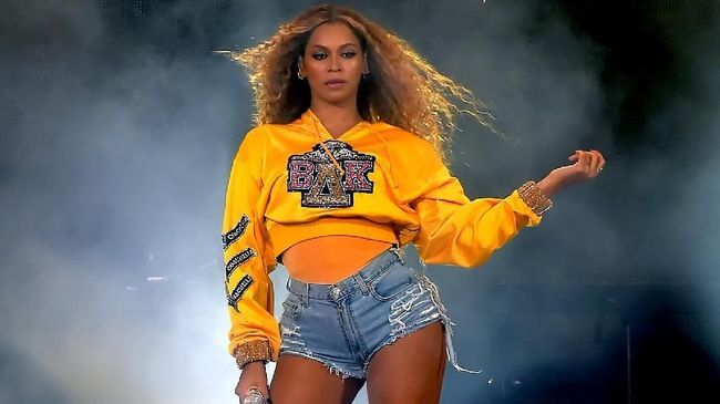 Beyoncé dalam salah satu penampilannya di Coachela yang ikonik